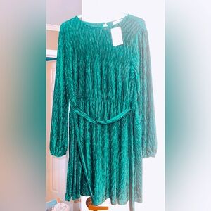 Boutique bought Dress.